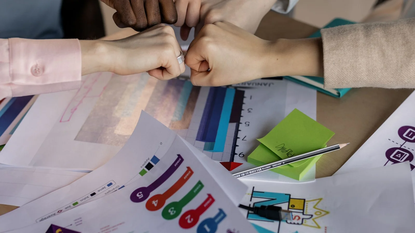 Marketing Mix 4P vs 7P — Teori Mana yang Cocok untuk Bisnis Anda?